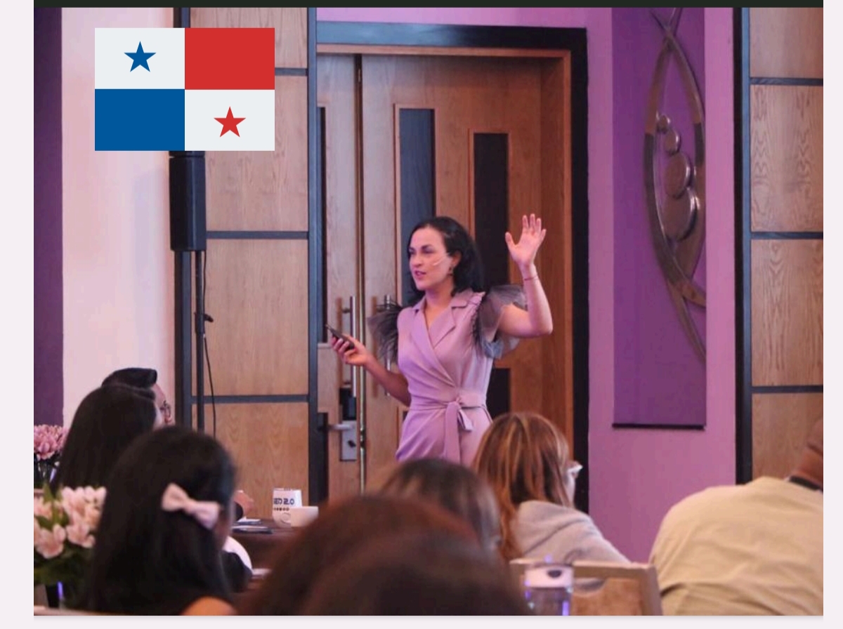 Carmen Gerea exponiendo sobre omnicanalidad en el Congreso SED 2.0 de Panamá